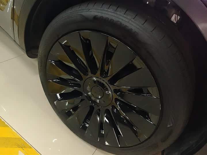 Фото 6 - Tesla Model Y