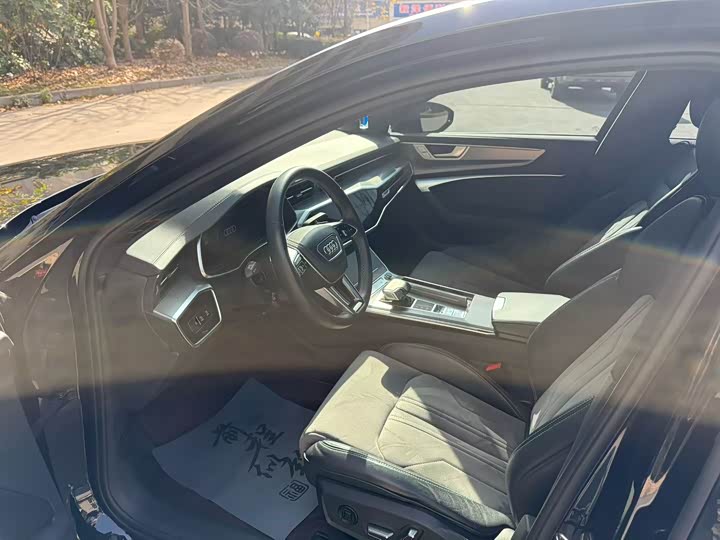 Фото 4 - Audi A6L