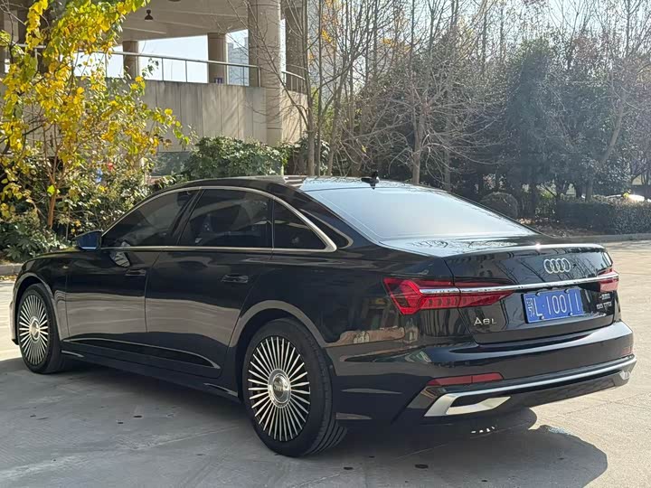 Фото 7 - Audi A6L