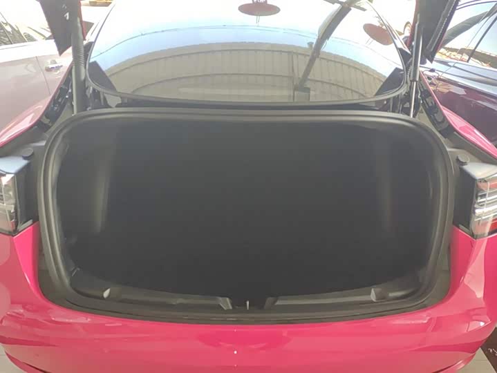 Фото 4 - Tesla Model 3