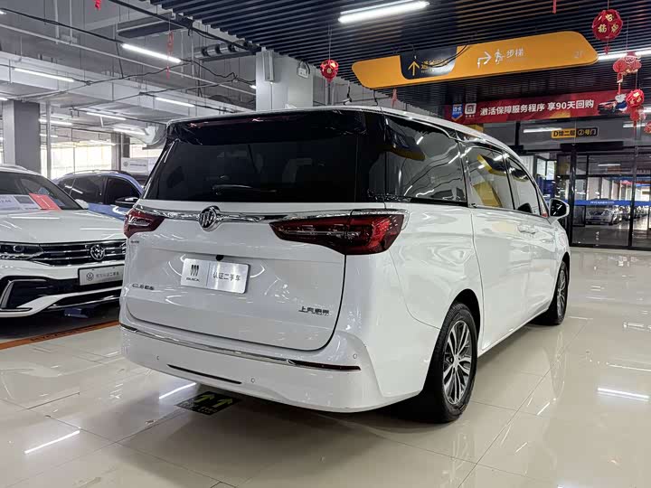 Фото 4 - Buick GL8 ES