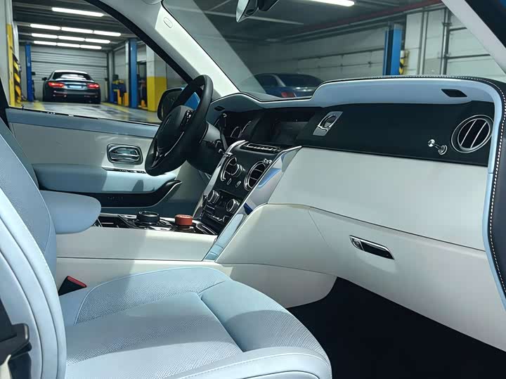 Фото 3 - Rolls-Royce Cullinan