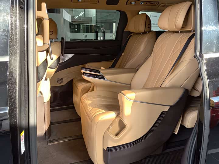 Фото 5 - Denza D9