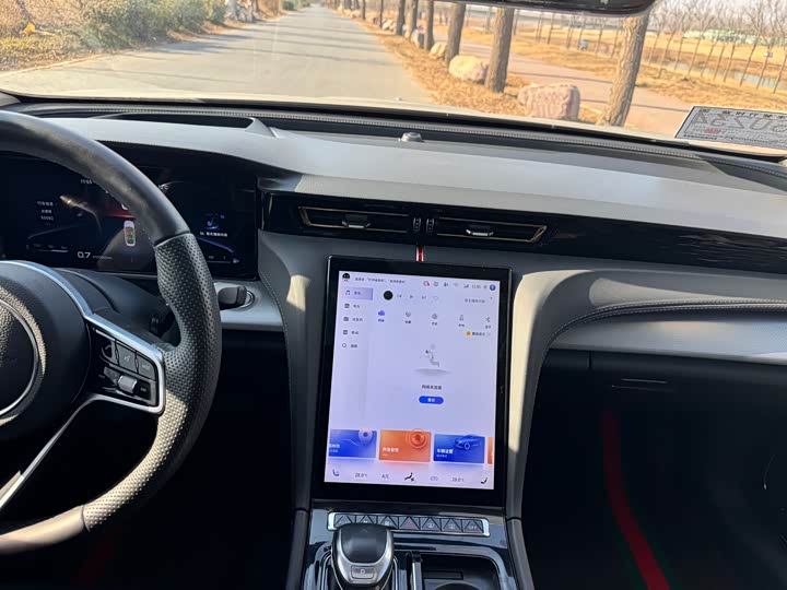 Фото 7 - Hongqi H5