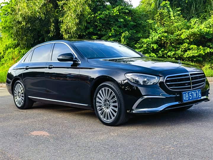 Фото 3 - Mercedes-Benz E-Class