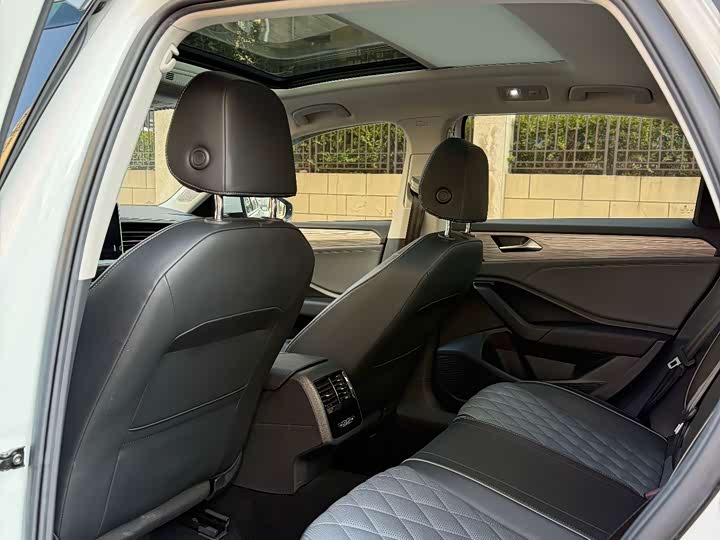 Фото 6 - Volkswagen Sagitar L