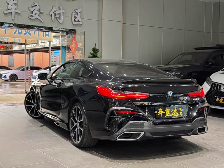 Фото 2 - BMW 8 Series