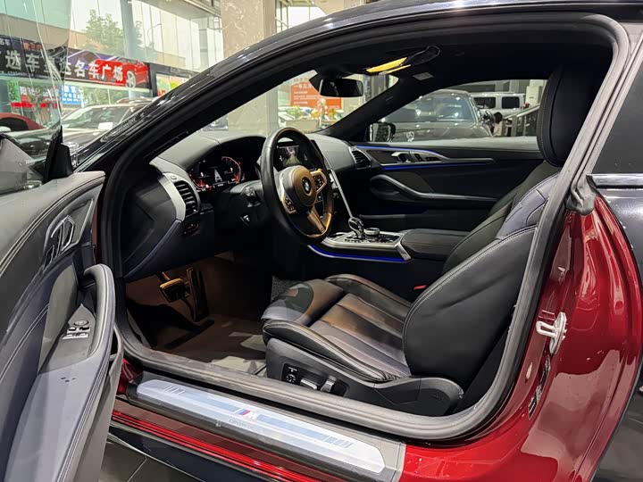 Фото 3 - BMW 8 Series