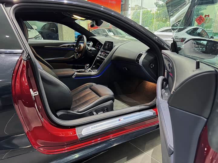 Фото 4 - BMW 8 Series