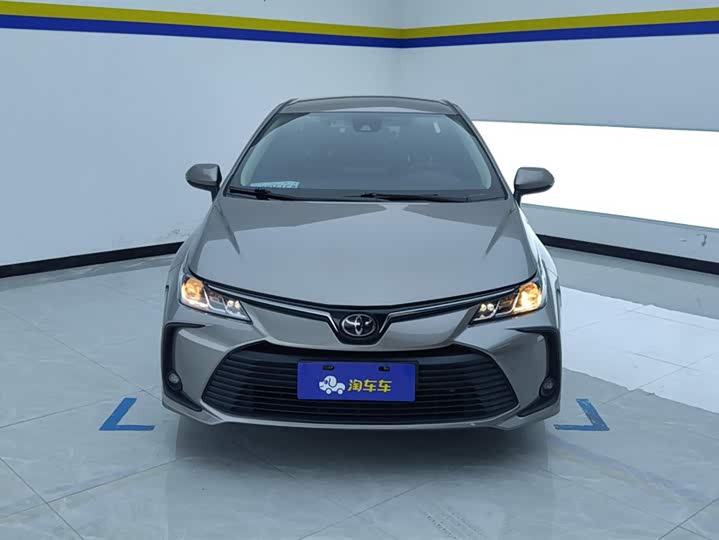 Фото 2 - Toyota Corolla