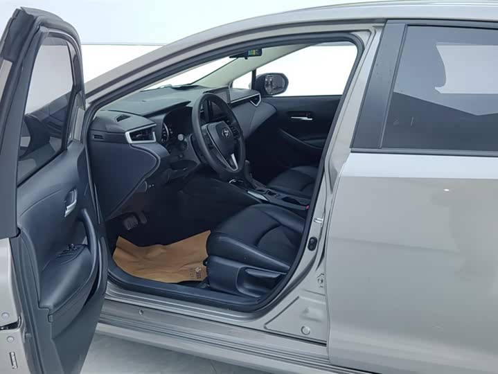 Фото 9 - Toyota Corolla