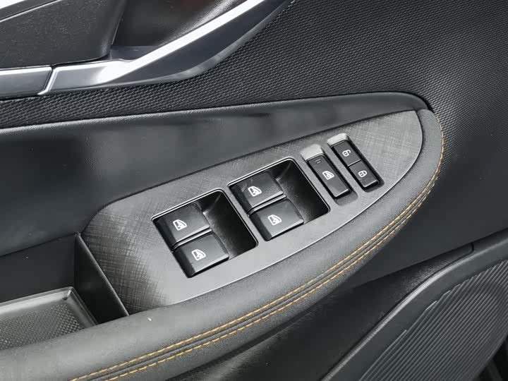 Фото 9 - Changan UNI-T