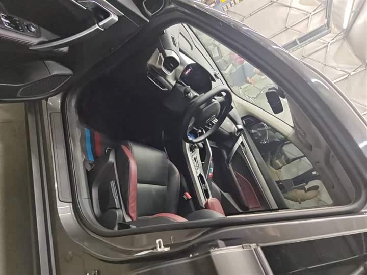 Фото 5 - Geely Coolray