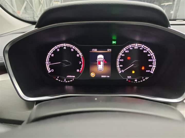 Фото 8 - Geely Coolray