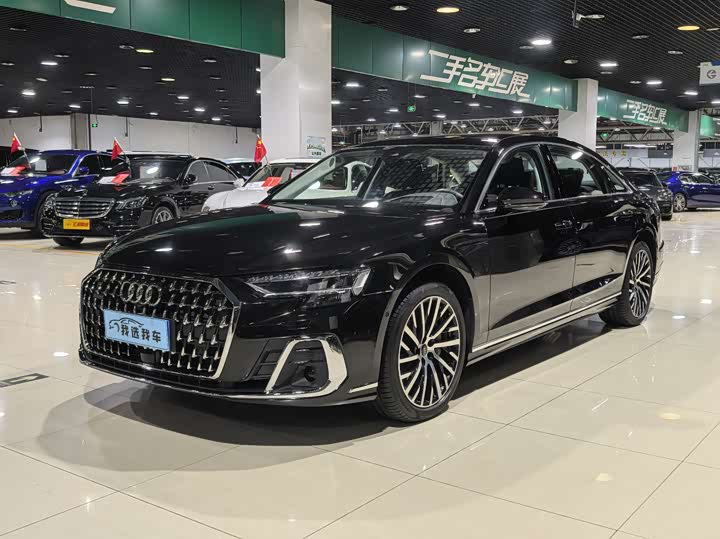 Фото 1 - Audi A8