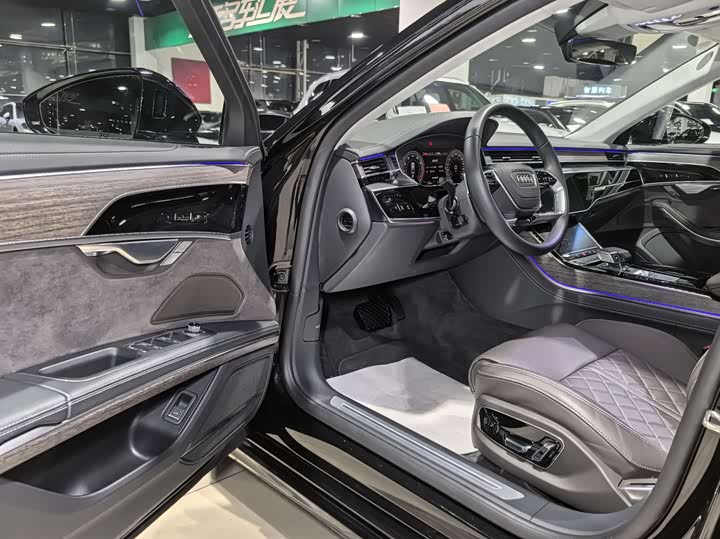 Фото 4 - Audi A8