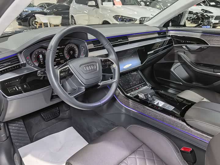Фото 5 - Audi A8