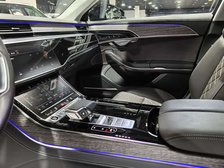 Фото 6 - Audi A8