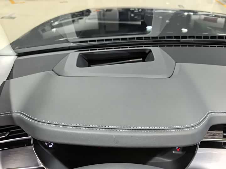 Фото 8 - Audi A8