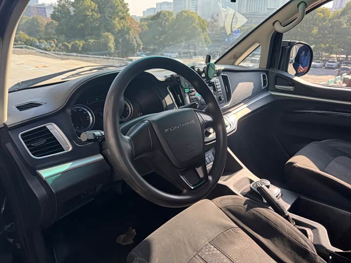 Фото 4 - Dongfeng Forthing Lingzhi M5 EV