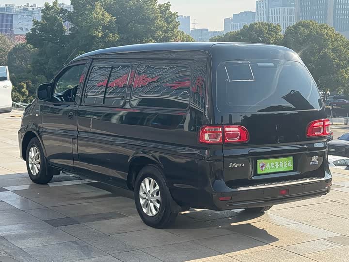 Фото 7 - Dongfeng Forthing Lingzhi M5 EV