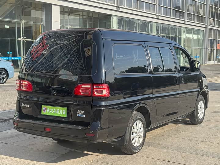 Фото 9 - Dongfeng Forthing Lingzhi M5 EV