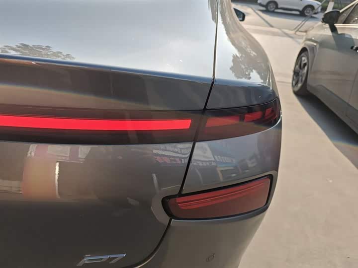 Фото 8 - XPeng P7