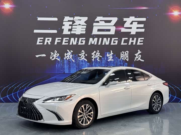 Фото 1 - Lexus ES