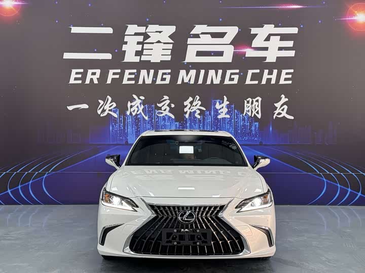 Фото 2 - Lexus ES