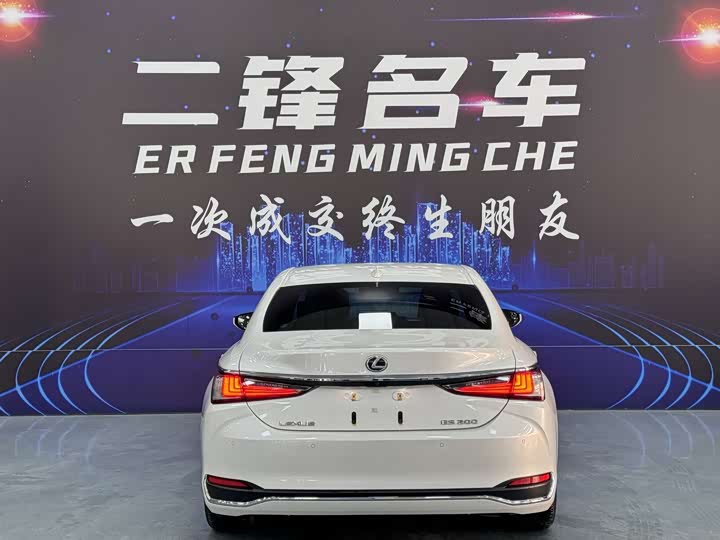 Фото 5 - Lexus ES