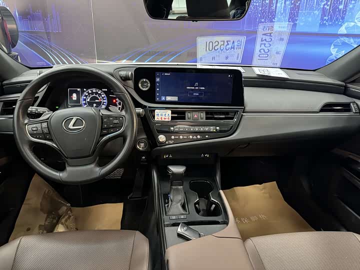 Фото 7 - Lexus ES