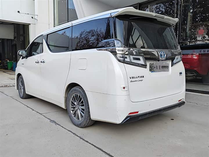 Фото 3 - Toyota Vellfire