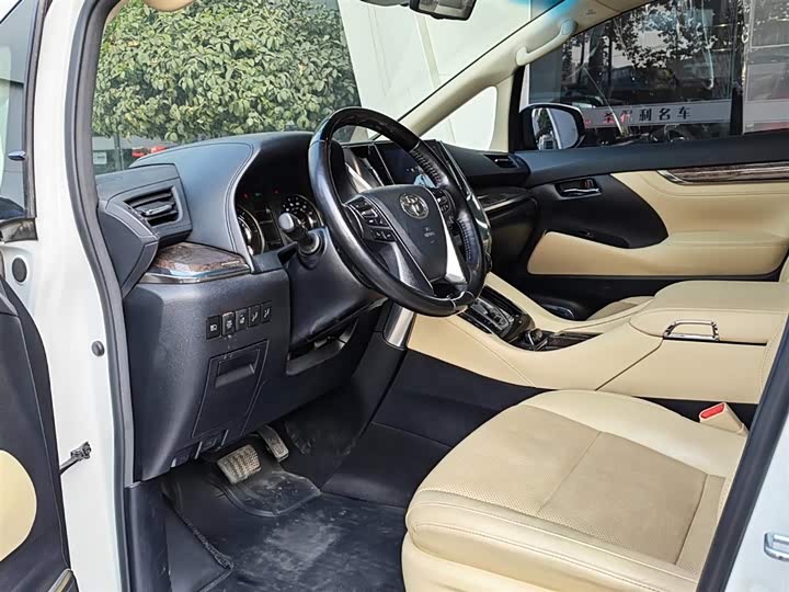 Фото 4 - Toyota Vellfire