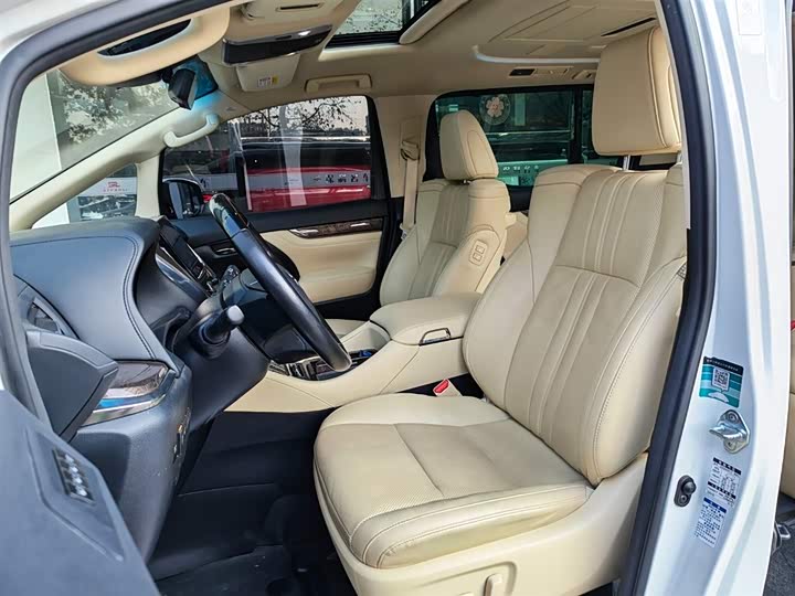 Фото 5 - Toyota Vellfire