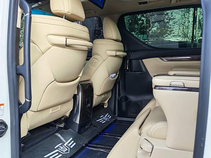 Фото 6 - Toyota Vellfire