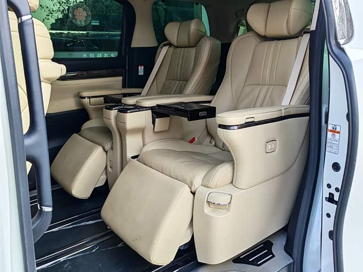 Фото 7 - Toyota Vellfire