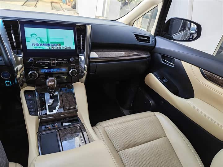 Фото 9 - Toyota Vellfire