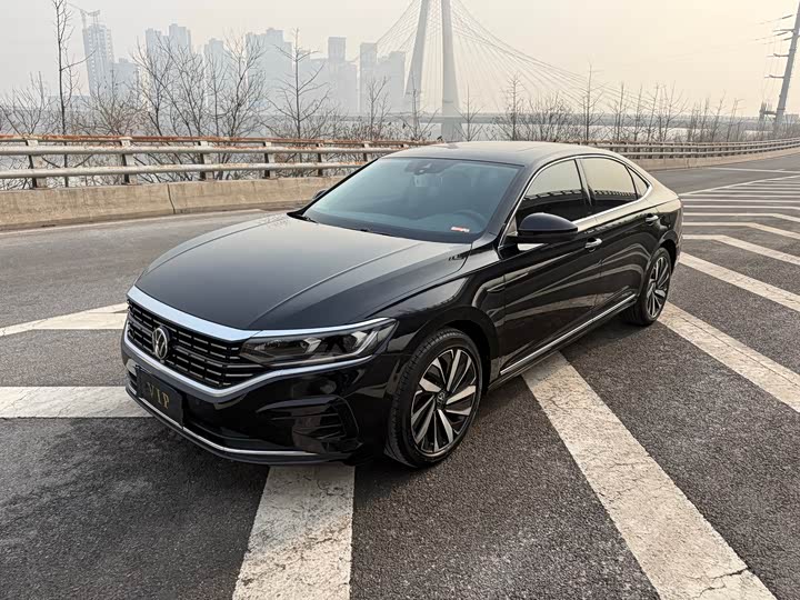 Фото 1 - Volkswagen Passat