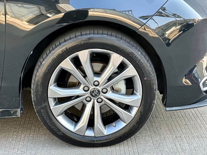 Фото 9 - Toyota Sienna