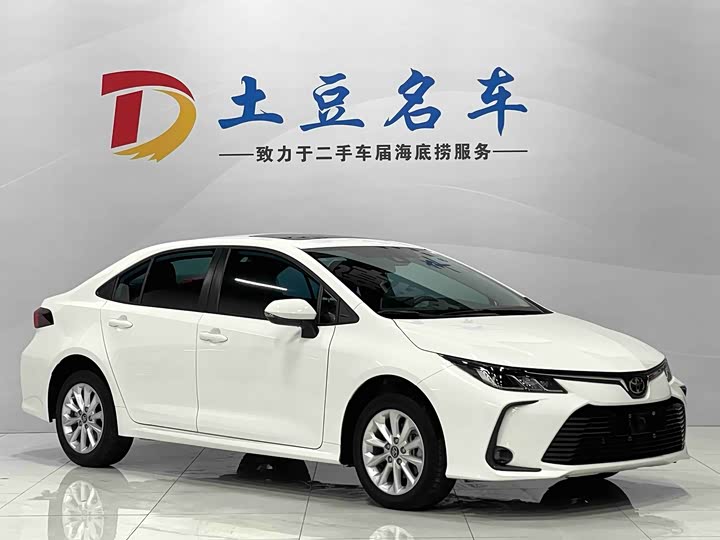 Фото 2 - Toyota Corolla