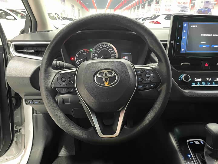 Фото 3 - Toyota Corolla