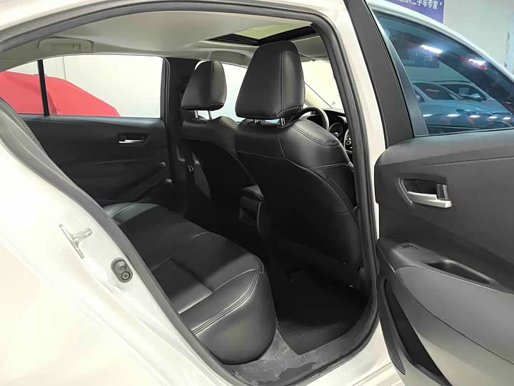 Фото 8 - Toyota Corolla