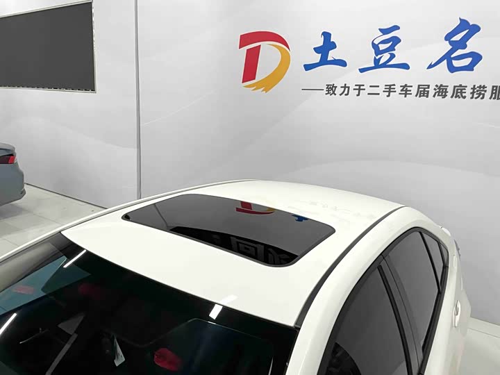 Фото 9 - Toyota Corolla