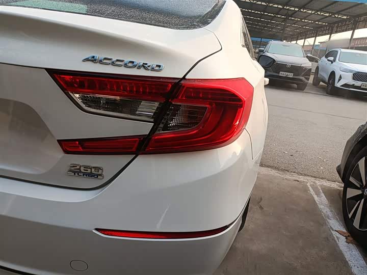 Фото 8 - Honda Accord