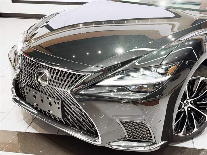 Фото 6 - Lexus LS