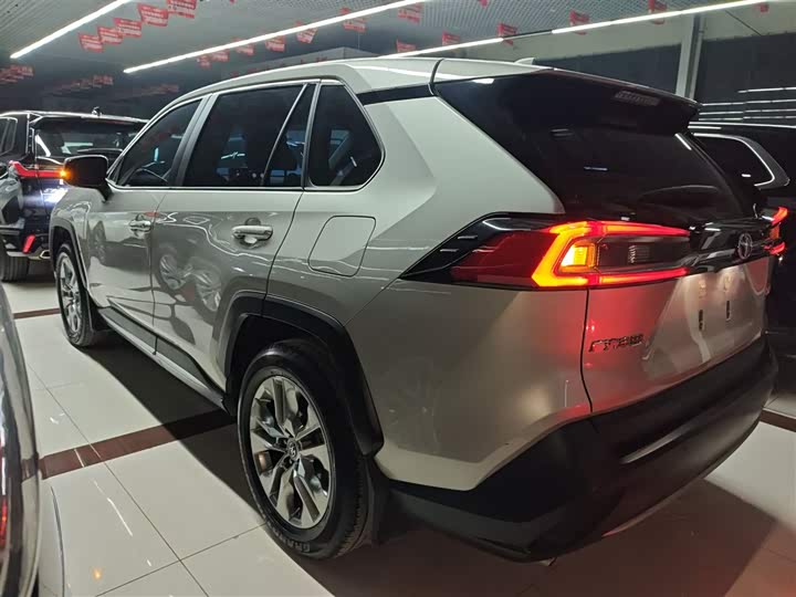 Фото 5 - Toyota Wildlander