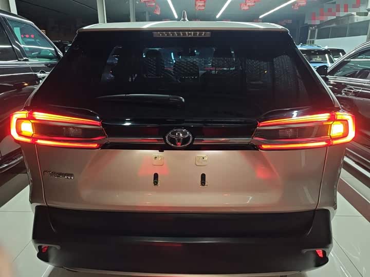 Фото 6 - Toyota Wildlander