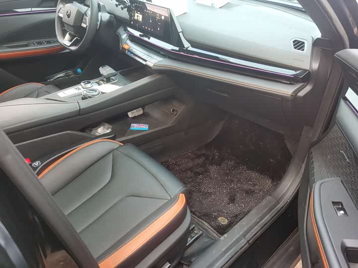 Фото 9 - Changan UNI-V