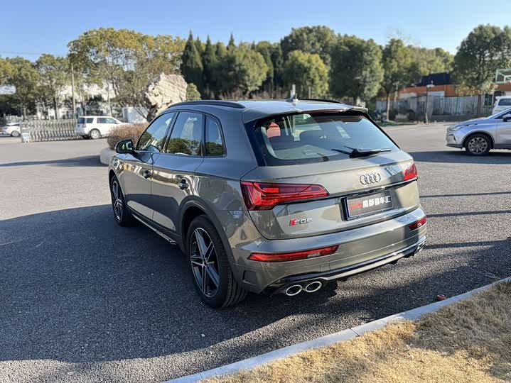 Фото 9 - Audi SQ5