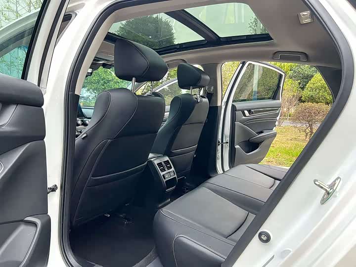 Фото 5 - Honda Accord